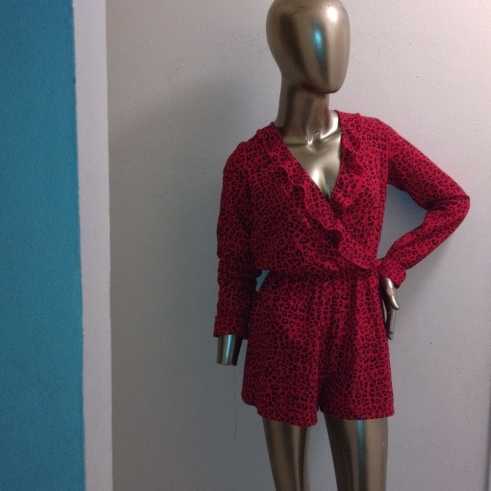 Dividcd leopard print red Cross vest short set jumpsuit size small